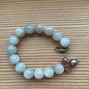 Grey Moonstone and Sunstone beaded bracelet 6” petite wrist